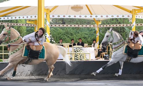 Photograph of the Prime Minister viewing Akhal-Teke horses