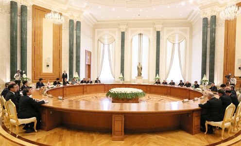 Photograph of the Japan-Turkmenistan Summit Meeting