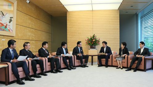 Photograph of the Prime Minister receiving the request