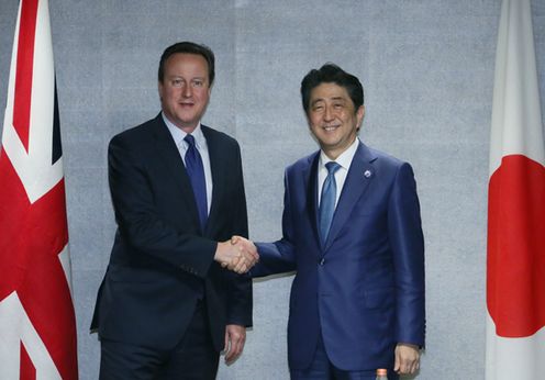 Photograph of the Prime Minister shaking hands with the Prime Minister of the United Kingdom