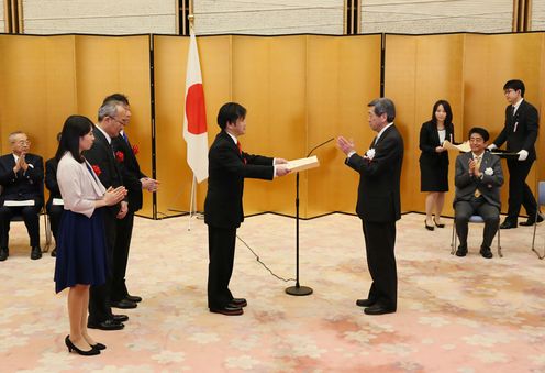 Photograph of the Awards Ceremony for the Second Japan Venture Grand Prize