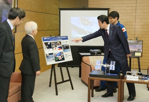 Photograph of the Prime Minister receiving the courtesy call (3)