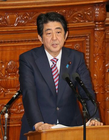 Photograph of the Prime Minister answering questions (1)