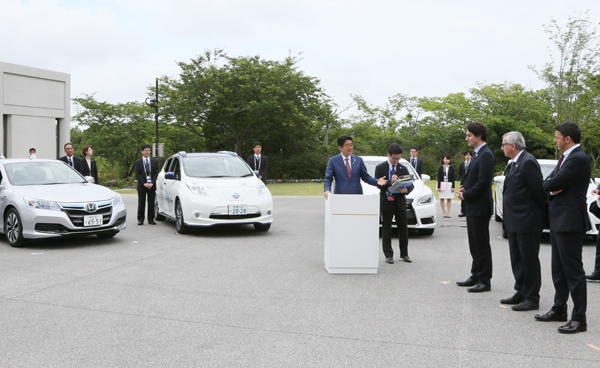 Photograph of the side event on autonomous and fuel cell vehicle demonstrations