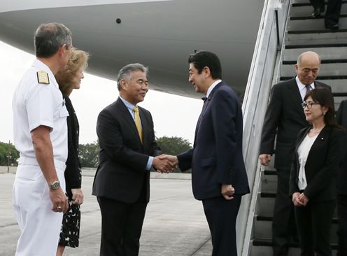 Photograph of the Prime Minister arriving in the United States (2)