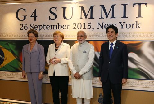 Photograph of the Prime Minister attending the meeting of leaders of the G-4 countries (2)