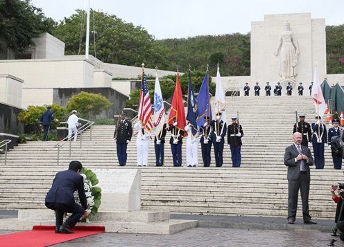 Photograph of the Prime Minister at the National Memorial Cemetery of the Pacific (1)