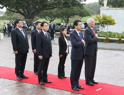 Photograph of the Prime Minister at the National Memorial Cemetery of the Pacific (3)