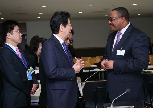 Photograph of the Prime Minister talking with the Prime Minister of Ethiopia