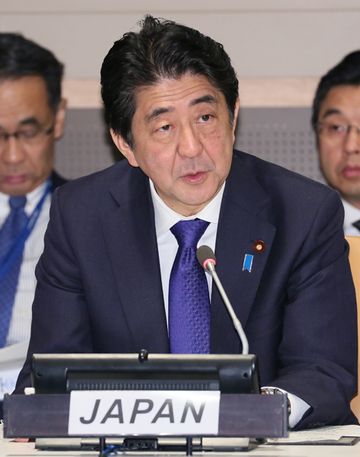 Photograph of the Prime Minister attending the Third Japan-RECs Summit Roundtable (1)