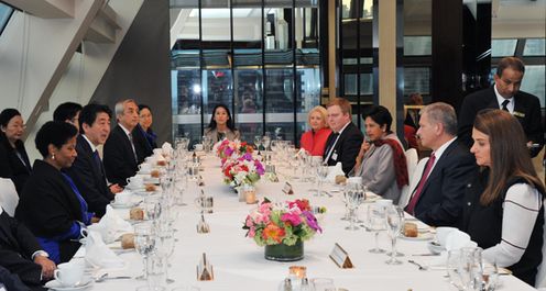 Photograph of the Prime Minister hosting the dinner banquet