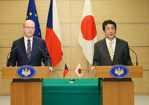 Photograph of the joint press announcement