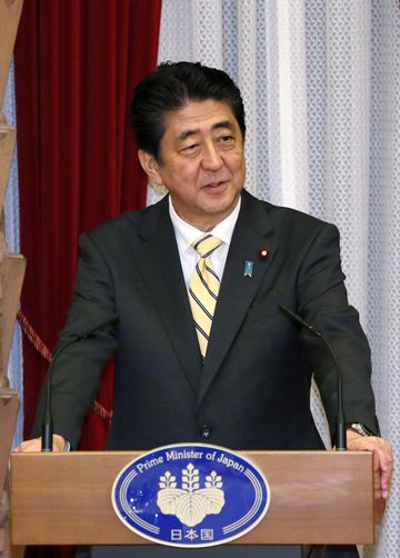 Photograph of the Prime Minister delivering an address at the banquet he hosted (1)