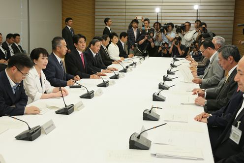 Photograph of the Prime Minister attending the meeting (2)