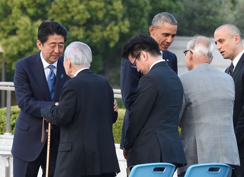 Photograph of the leaders interacting with atomic bomb survivors (2)