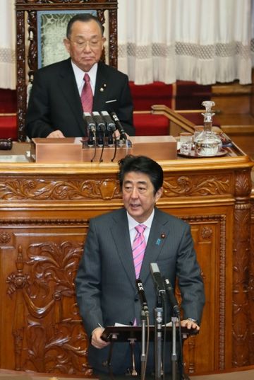 Photograph of the Prime Minister answering questions at the plenary session of the House of Councillors (1)