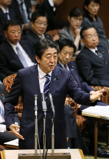 Photograph of the Prime Minister answering questions at the meeting of the Budget Committee of the House of Councillors