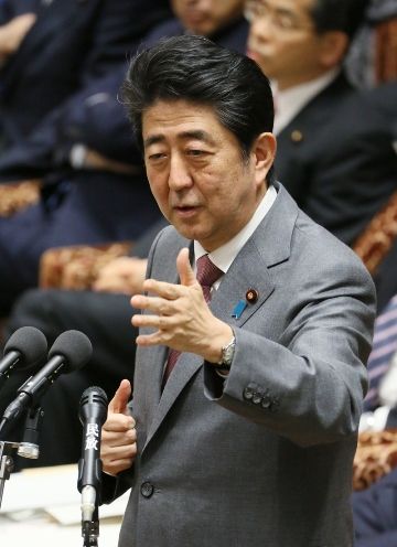 Photograph of the Prime Minister answering questions at the meeting of the Budget Committee of the House of Representatives (1)