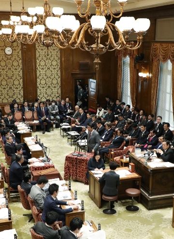 Photograph of the Prime Minister answering questions at the meeting of the Budget Committee of the House of Representatives (2)