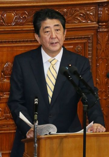 Photograph of the Prime Minister answering questions (1)