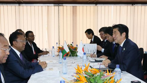 Photograph of the Japan-Madagascar Summit Meeting