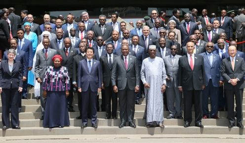 Photograph of the commemorative photograph session