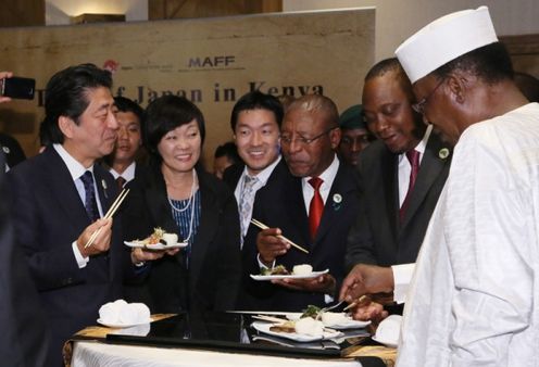 Photograph of the reception hosted by the Japanese Government (1)