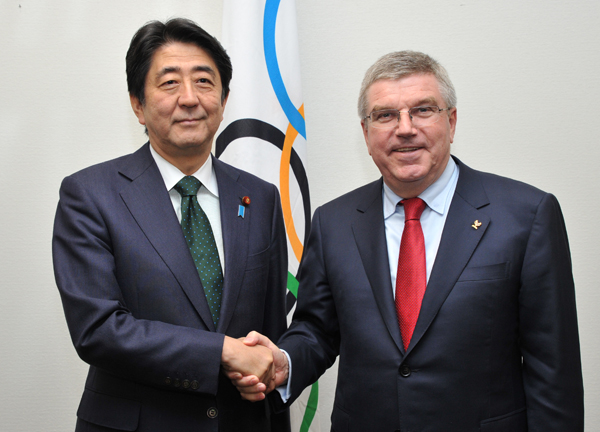 Photograph of the Prime Minister shaking hands with the President of the International Olympic Committee