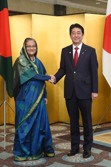 Photograph of the Prime Minister shaking hands with the Prime Minister of Bangladesh
