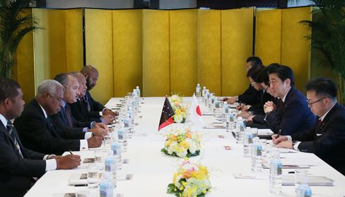 Photograph of the Japan-Papua New Guinea Summit Meeting