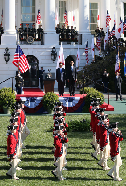 Photograph of the welcome ceremony at the White House (2)