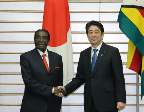 Photograph of the leaders shaking hands