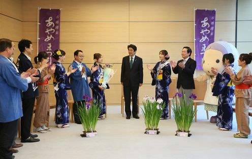 Photograph of the Prime Minister receiving the courtesy call (1)