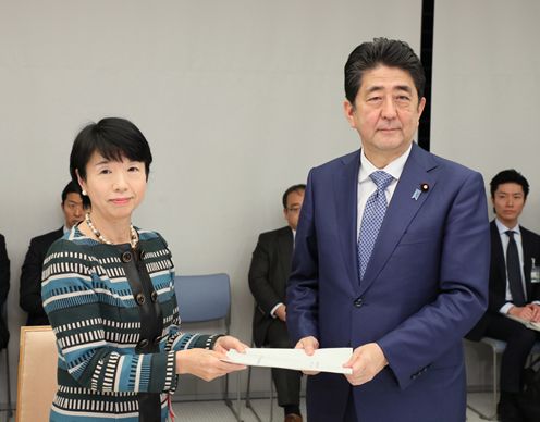 Photograph of the Prime Minister receiving the report