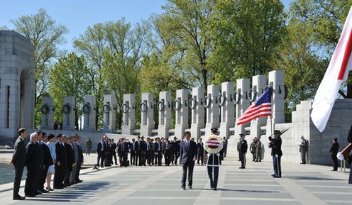 Photograph of the Prime Minster visiting the World War II Memorial