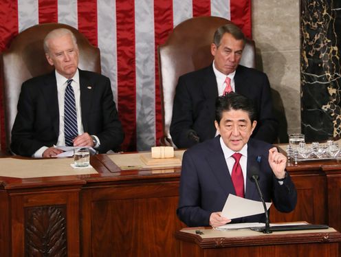 Photograph of the Prime Minister delivering an address to a joint meeting of the U.S. Congress (2)