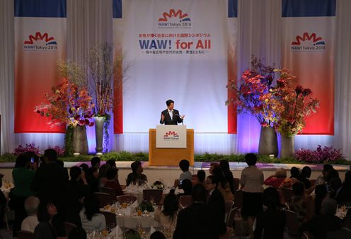 Photograph of the Prime Minister attending the luncheon