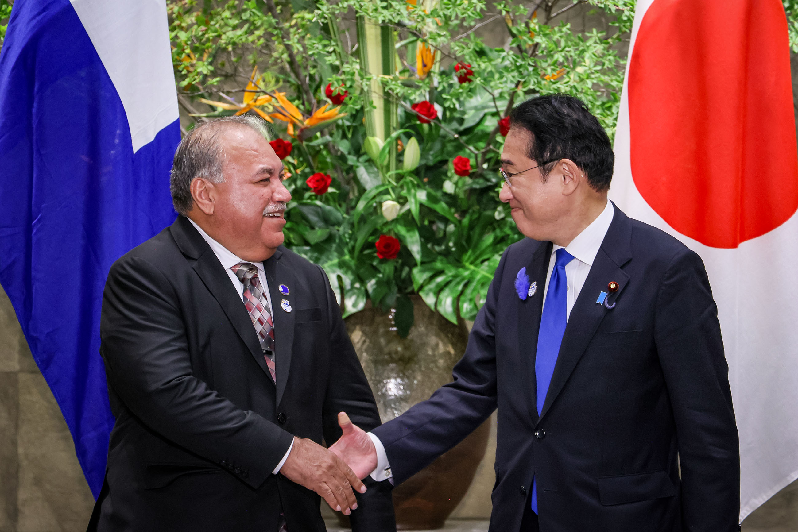 Prime Minister Kishida receiving a courtesy call from Hon. Mr. Baron Waqa, Secretary General, Pacific Islands Forum (2)