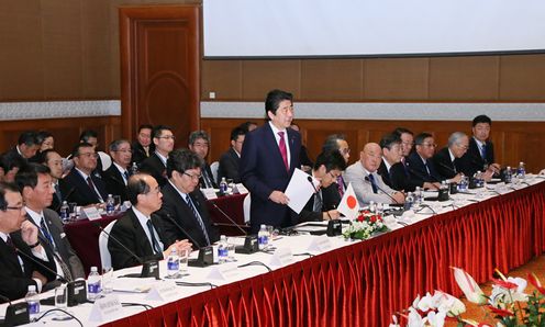 Photograph of the Prime Minister attending the expanded meeting with businesses