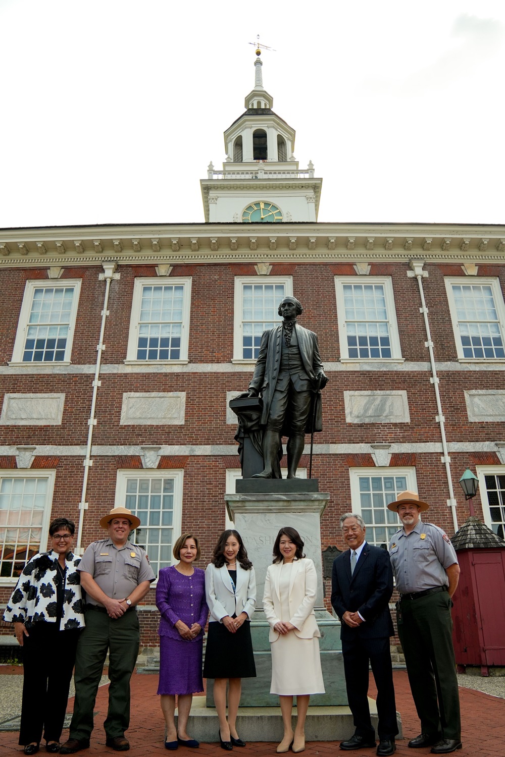 Mrs. Kishida visiting places related to the Independence (2)