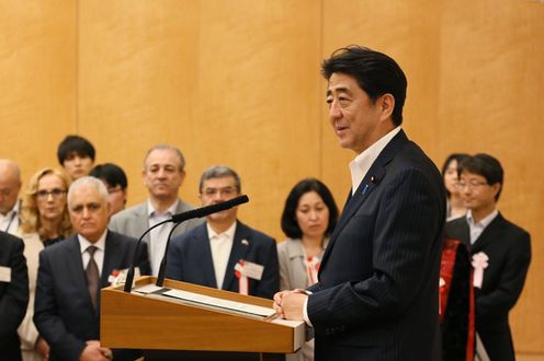 Photograph of the Prime Minister delivering an address (1)