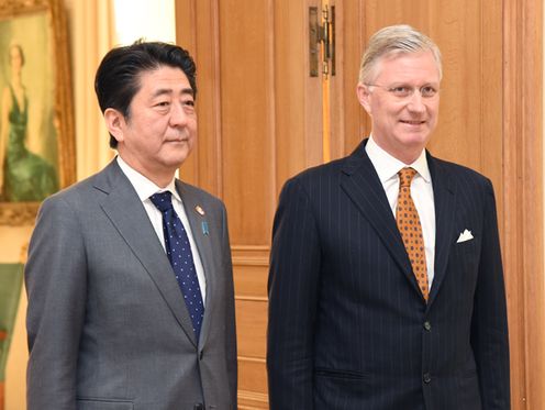 Photograph of the audience with the King of Belgium