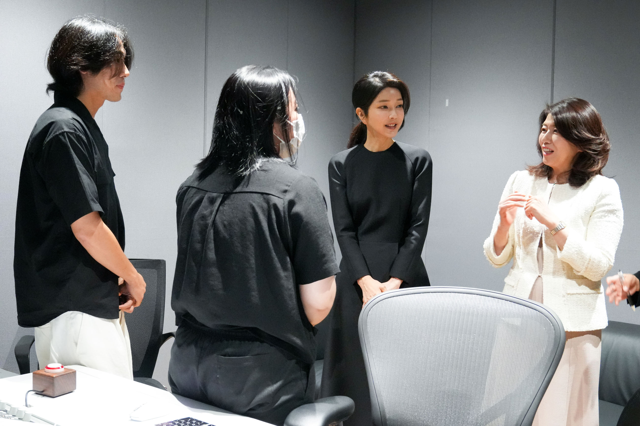 Mrs. Kishida visiting HYBE (2)