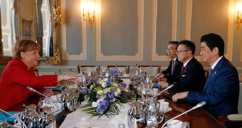 Photograph of the leaders attending the summit meeting (Pool Photo)