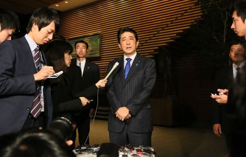 Photograph of the Prime Minister holding the press conference (1)
