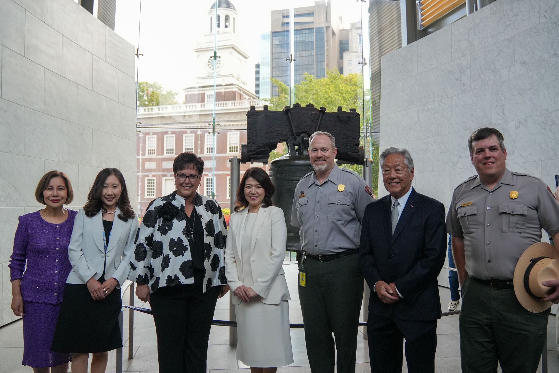 Mrs. Kishida visiting places related to the Independence (6)