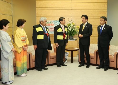 Photograph of the Prime Minister receiving the courtesy call (3)