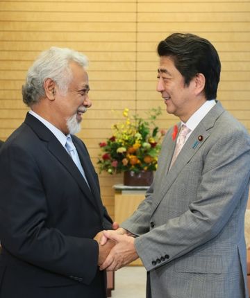 Photograph of the Prime Minister receiving the courtesy call (2)