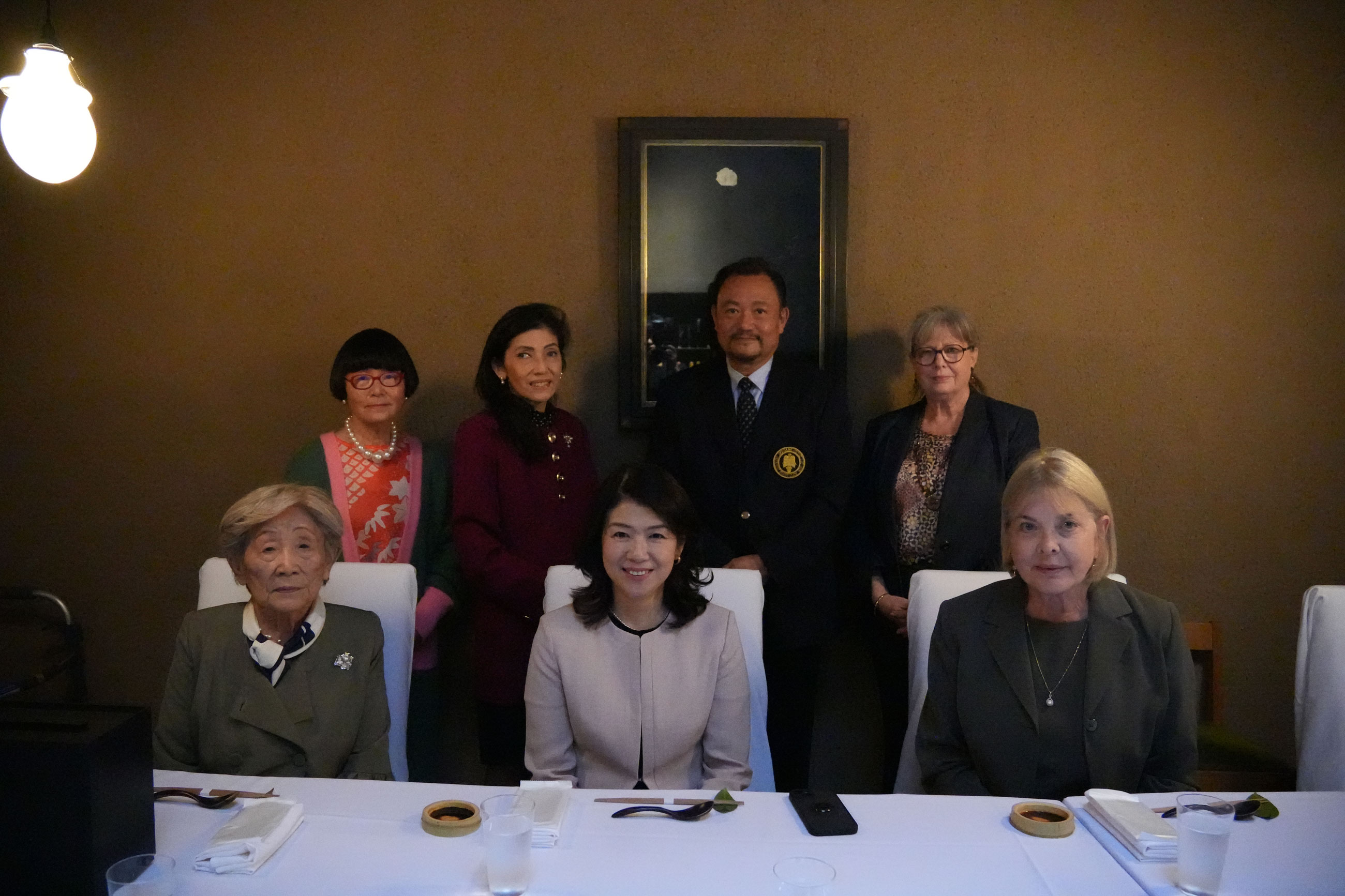 Mrs. Kishida meeting with members of the Ikebana International (2)