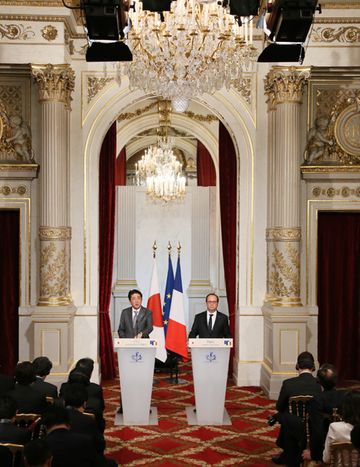 Photograph of the Japan-France joint press announcement